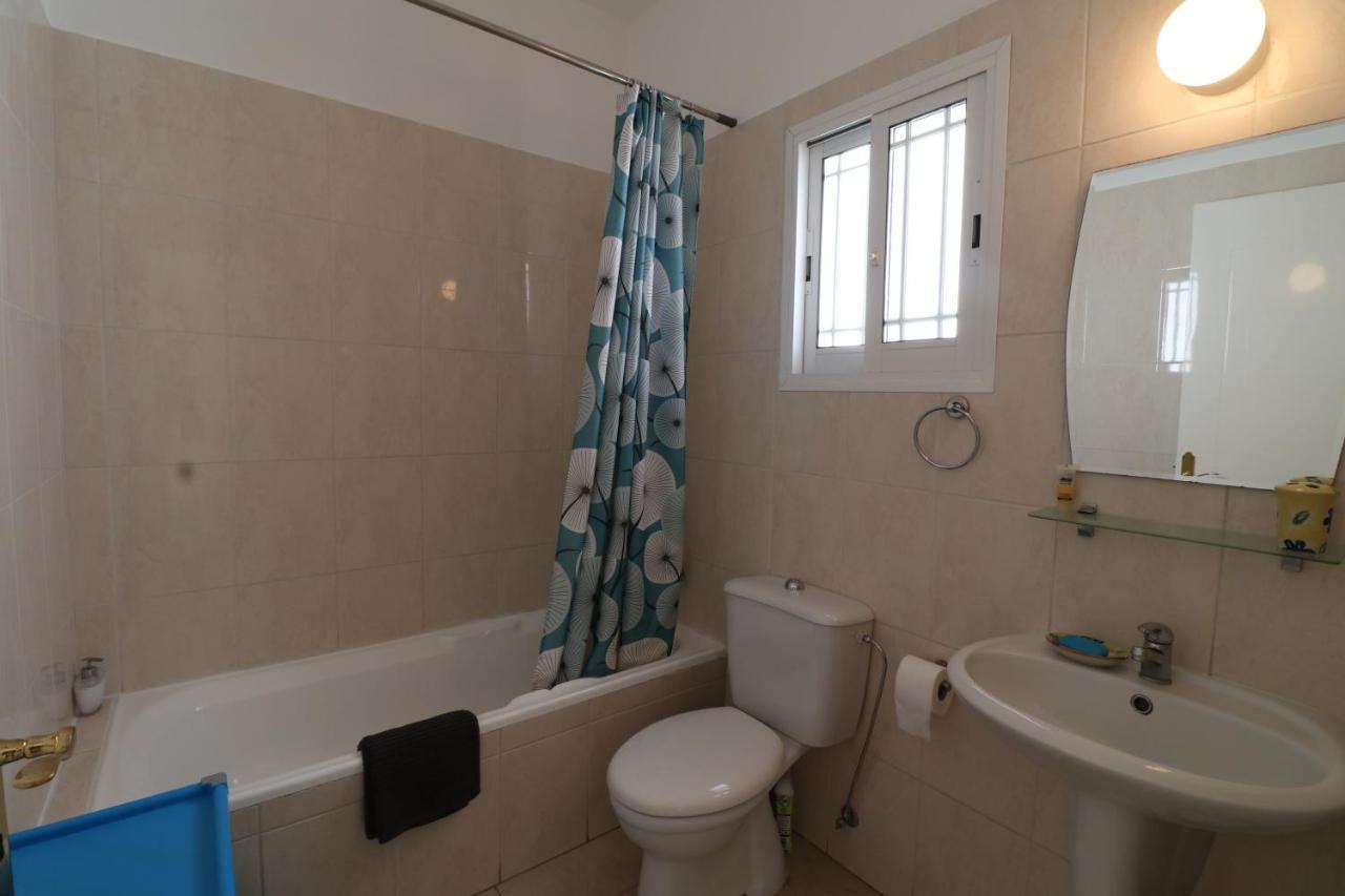 Apartment In Kato Pafos & 10 Min To Venus Beach Exterior photo