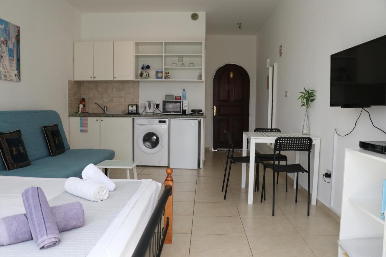 Apartment In Kato Pafos & 10 Min To Venus Beach Exterior photo