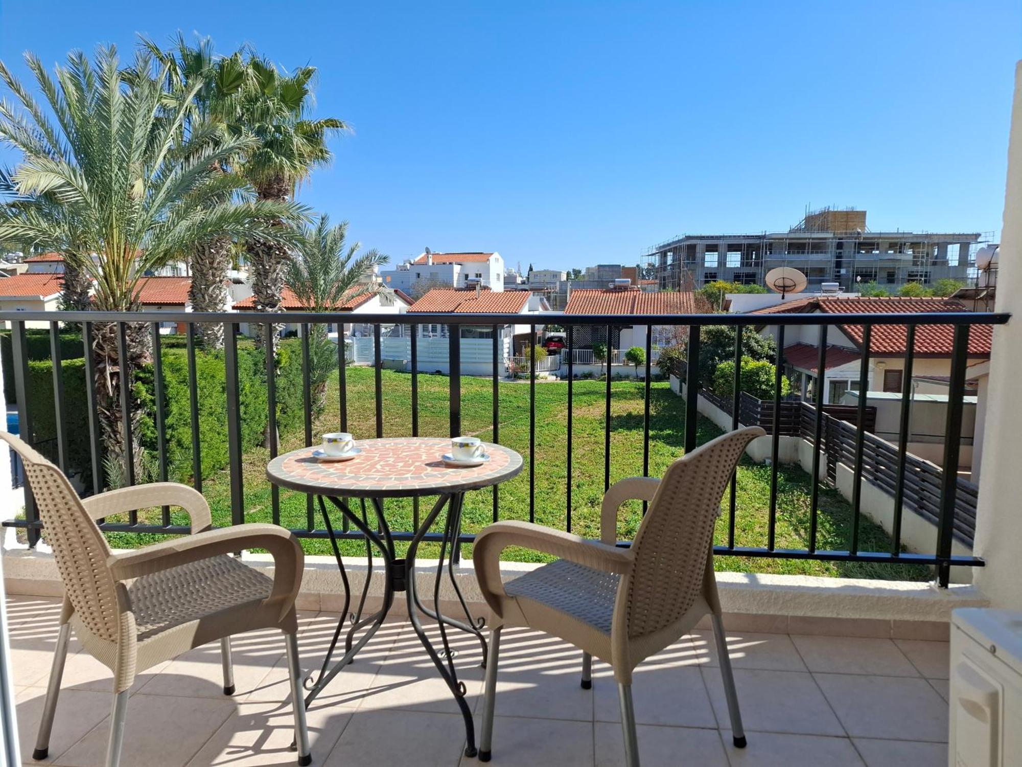 Apartment In Kato Pafos & 10 Min To Venus Beach Exterior photo